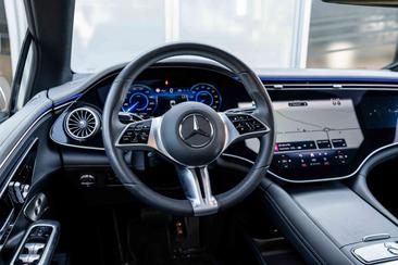 Mercedes EQE 350 — photo 13