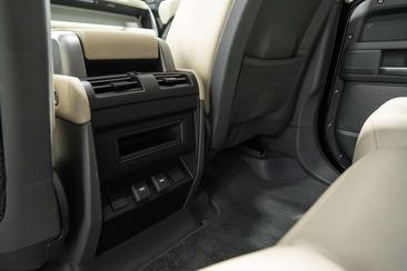 Land Rover Defender 110 D250 S Black Pack Panodak Luchtvering Keyless Noir — photo 42