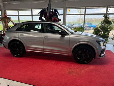 Audi RSQ8 4.0 TFSI — photo 5