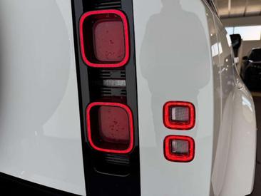 Land Rover Defender 110 X-Dynamic SE 3.0D I6 200 CV — photo 10