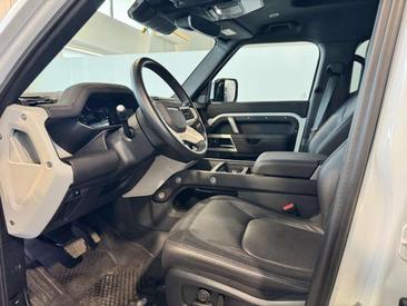 Land Rover Defender 110 X-Dynamic SE 3.0D I6 200 CV — photo 12