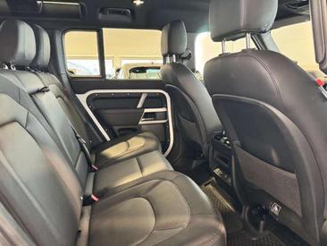 Land Rover Defender 110 X-Dynamic SE 3.0D I6 200 CV — photo 15