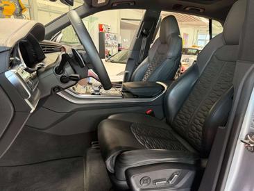 Audi RSQ8 4.0 TFSI — photo 21