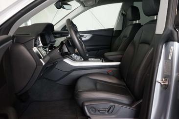Audi Q8 55 TFSI — photo 9