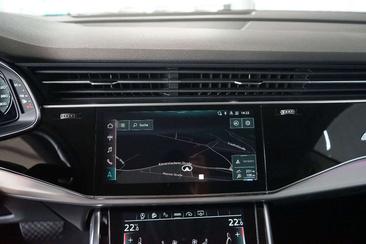 Audi Q8 55 TFSI — photo 12