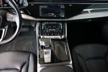 Audi Q8 55 TFSI — photo 13