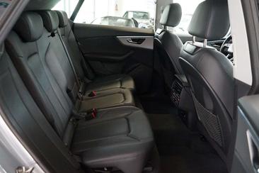 Audi Q8 55 TFSI — photo 19