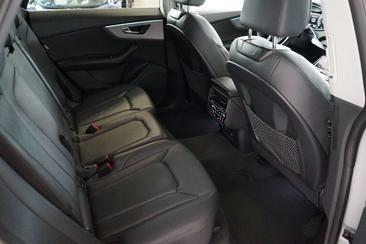 Audi Q8 55 TFSI — photo 20