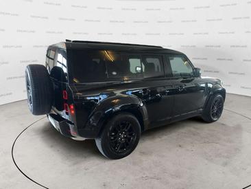 Land Rover Defender 110 SE 7 POSTI 3.0D I6 200 CV AWD Auto — photo 2