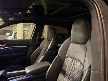 Audi SQ8 E-tron Sportback — photo 8