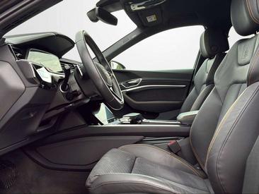 Audi E-tron S Line 50 — photo 8