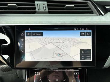 Audi E-tron S Line 50 — photo 15