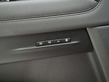 Land Rover Range Rover Evoque P300e AWD SE — photo 19