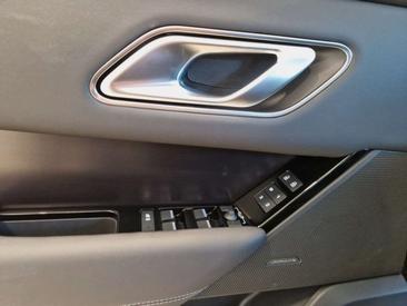 Land Rover Range Rover Velar Belgravia Edition 2.0D I4 204 CV — photo 27