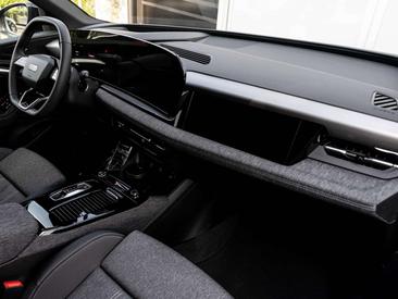 Audi Q6 E-tron S Line Performance — photo 12