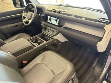 Land Rover Defender 90 S 3.0 D200 — photo 22