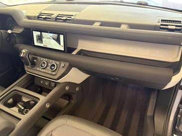 Land Rover Defender 90 S 3.0 D200 — photo 23