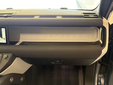 Land Rover Defender 90 S 3.0 D200 — photo 25