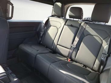 Land Rover Defender 90 D200 X-Dynamic SE Luftfederung Stand Vert — photo 4