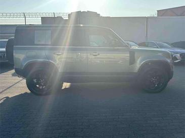 Land Rover Defender 2.0 TD Sd4 KAT ACC AHK PANO STHZ Vert — photo 4