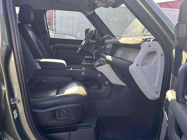 Land Rover Defender 2.0 TD Sd4 KAT ACC AHK PANO STHZ Vert — photo 11