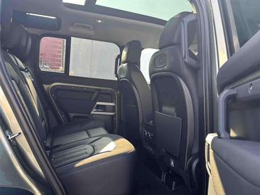 Land Rover Defender 2.0 TD Sd4 KAT ACC AHK PANO STHZ Vert — photo 13