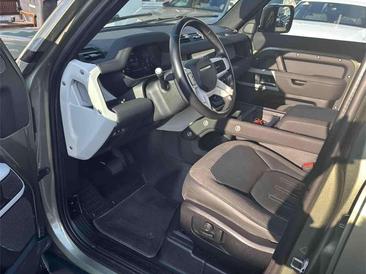 Land Rover Defender 2.0 TD Sd4 KAT ACC AHK PANO STHZ Vert — photo 18