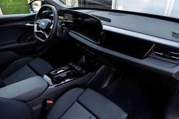 Audi Q6 E-tron S-LINE — photo 12