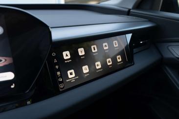 Audi Q6 E-tron S-LINE — photo 29