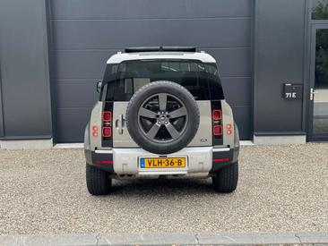 Land Rover Defender 90 SE Commercial 3.0 6 Cilinder D250 — photo 13