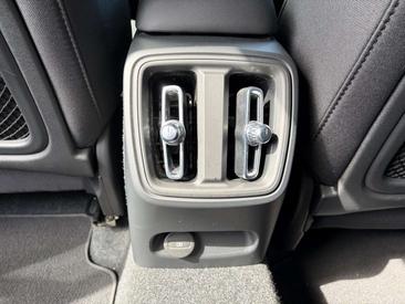 Volvo XC40 Recharge Plus — photo 10