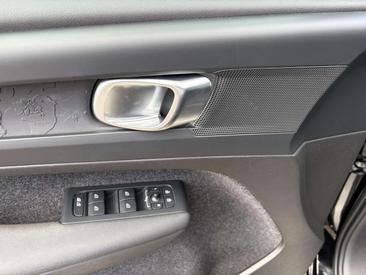 Volvo XC40 Recharge Plus — photo 17