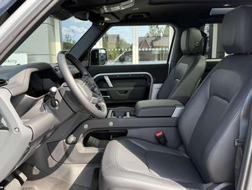 Land Rover Defender 90 D250 X-Dynamic SE — photo 6