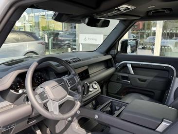 Land Rover Defender 90 D250 X-Dynamic SE — photo 8