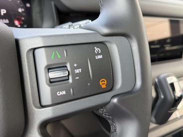 Land Rover Defender 90 D250 X-Dynamic SE — photo 10