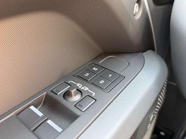 Land Rover Defender 90 D250 X-Dynamic SE — photo 11