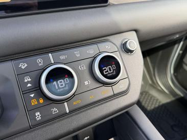 Land Rover Defender 90 D250 X-Dynamic SE — photo 15