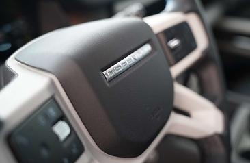 Land Rover Defender 110 X-Dynamic SE D200 — photo 9