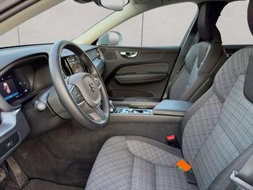 Volvo XC60 B5 Core — photo 9