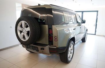 Land Rover Defender 110 X-Dynamic SE D200 — photo 17