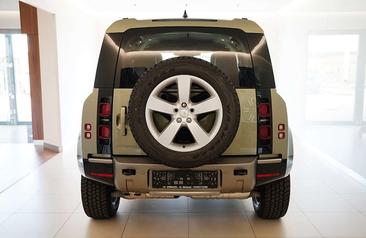 Land Rover Defender 110 X-Dynamic SE D200 — photo 18