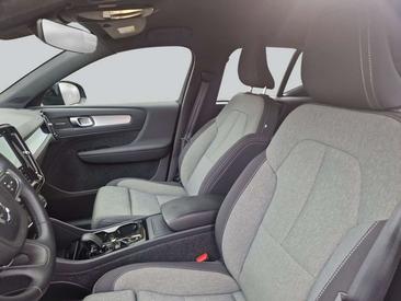 Volvo XC40 B3 Plus — photo 8