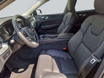 Volvo XC60 B5 Plus — photo 8