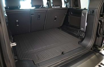 Land Rover Defender 110 X-Dynamic SE D200 — photo 20