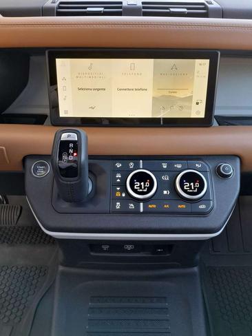 Land Rover Defender 110 X-Dynamic SE AWD Auto. 3.0D I6 200 — photo 13