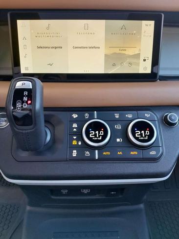 Land Rover Defender 110 X-Dynamic SE AWD Auto. 3.0D I6 200 — photo 14