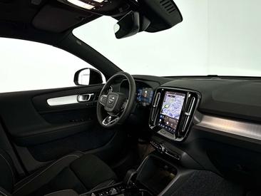 Volvo XC40 B4 Plus — photo 33