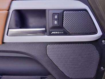 Land Rover Defender 110 X-Dynamic SE AWD Auto. 3.0D I6 200 — photo 25