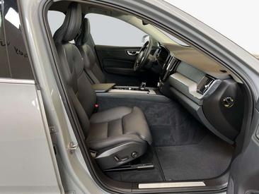 Volvo XC60 B5 — photo 10