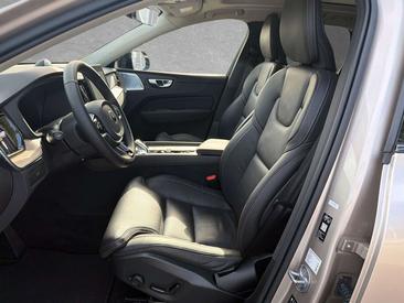 Volvo XC60 B5 — photo 2